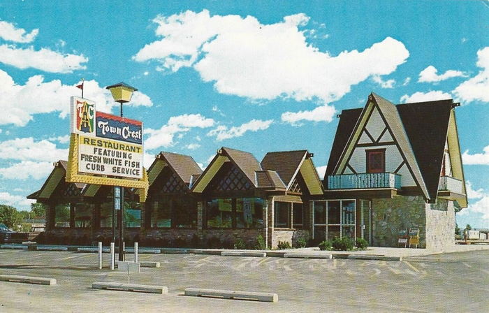 Town Crest Restaurant (La Señorita) - Vintage Postcard